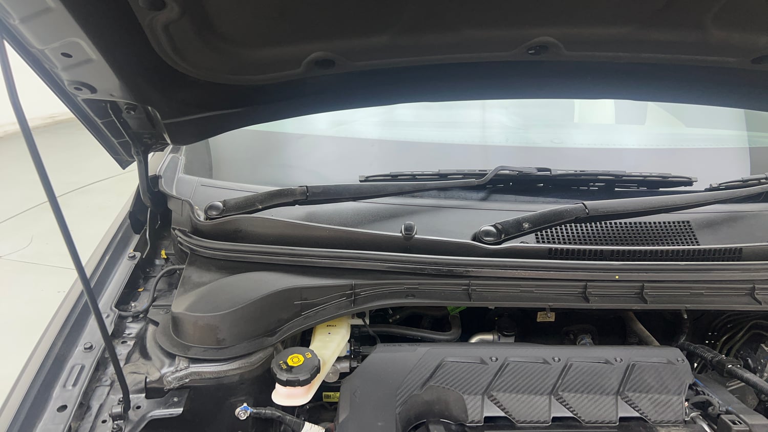 Used 2024 Hyundai Verna SX 1.5 Petrol MT Petrol Manual engine ENGINE RIGHT SIDE HINGE & APRON VIEW