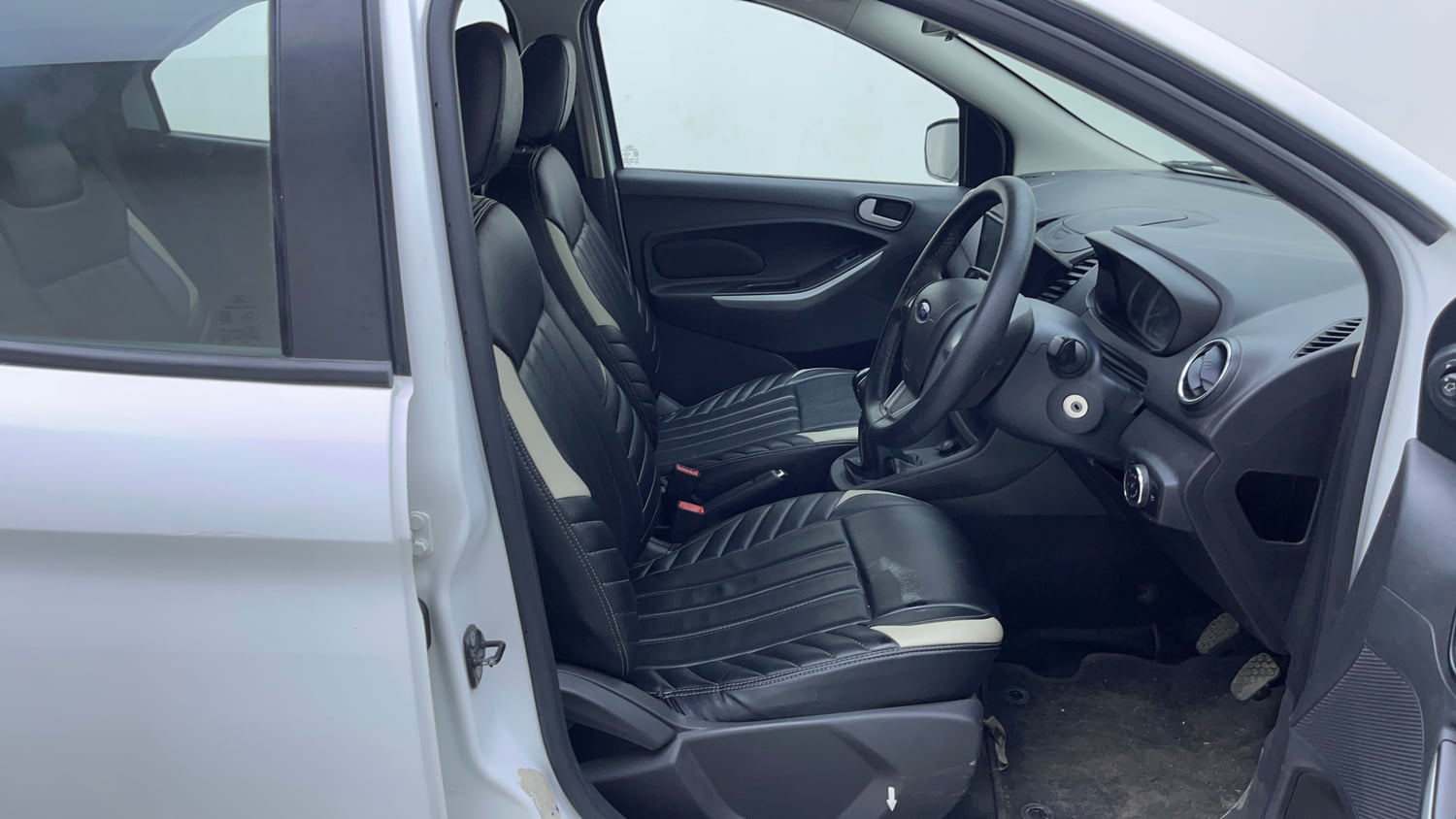 Used 2016 Ford Figo Trend 1.2 Ti-VCT Petrol Manual interior RIGHT SIDE FRONT DOOR CABIN VIEW