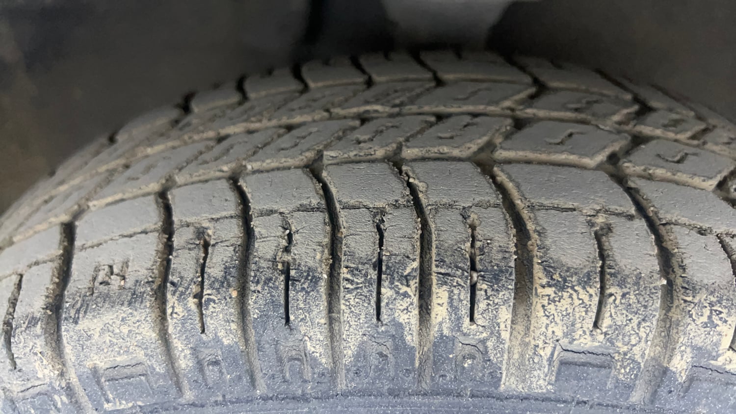 Used 2014 Maruti Suzuki Alto 800 Vxi Petrol Manual tyres RIGHT FRONT TYRE TREAD VIEW