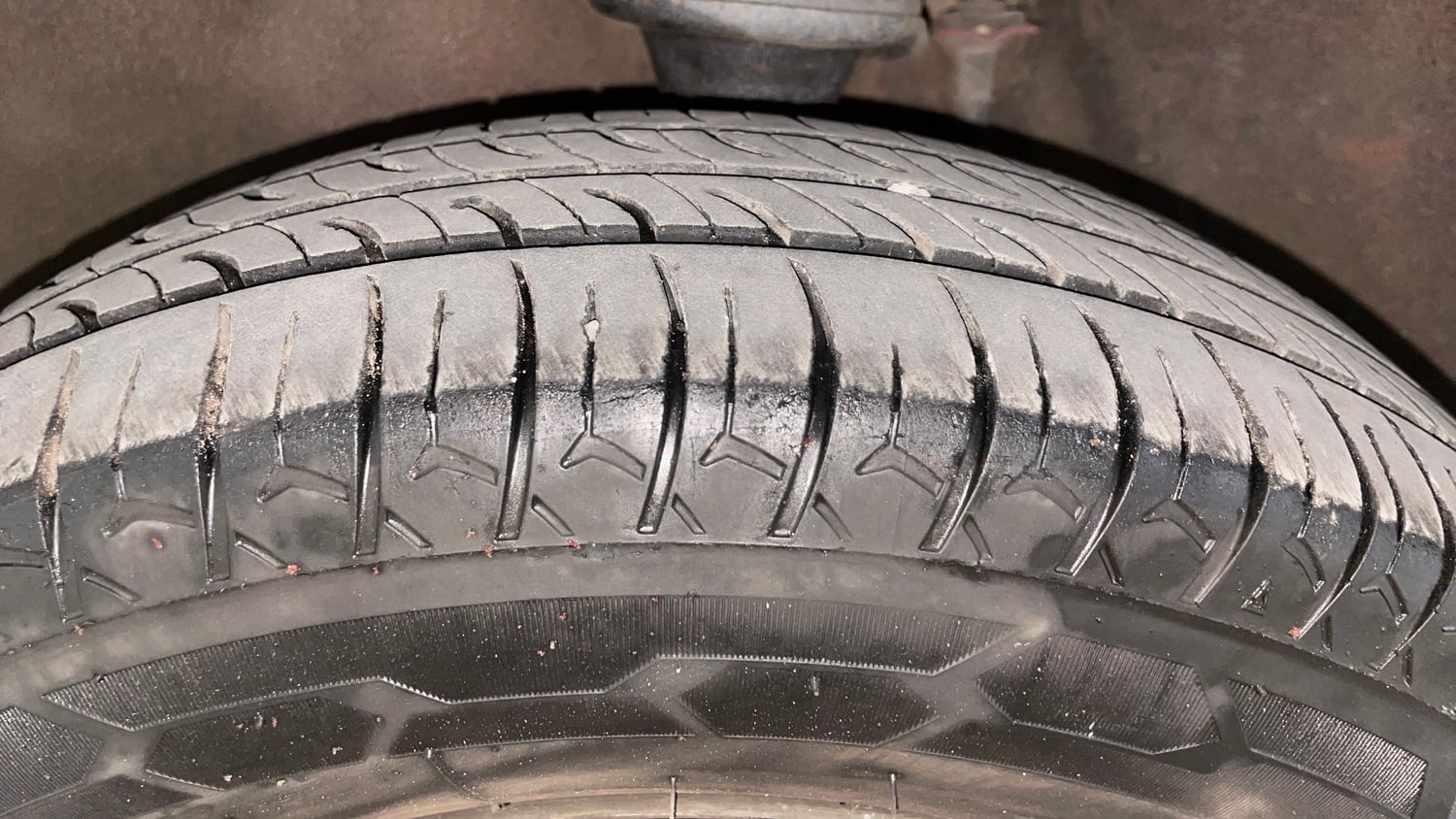 Used 2016 Maruti Suzuki Alto 800 Lxi Petrol Manual tyres LEFT FRONT TYRE TREAD VIEW