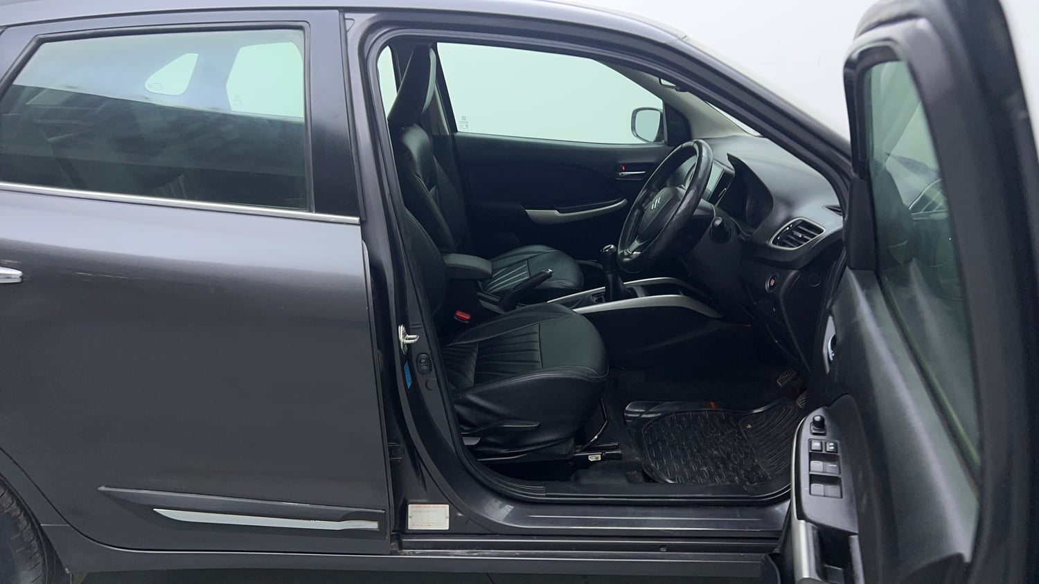 Used 2018 Maruti Suzuki Baleno Zeta 1.2 Petrol Manual interior RIGHT SIDE FRONT DOOR CABIN VIEW