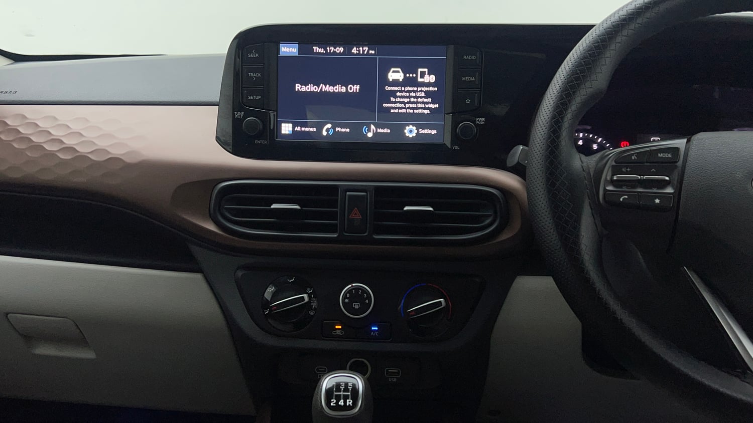 Used 2023 Hyundai Aura SX 1.2 CNG Cng Manual interior MUSIC SYSTEM & AC CONTROL VIEW