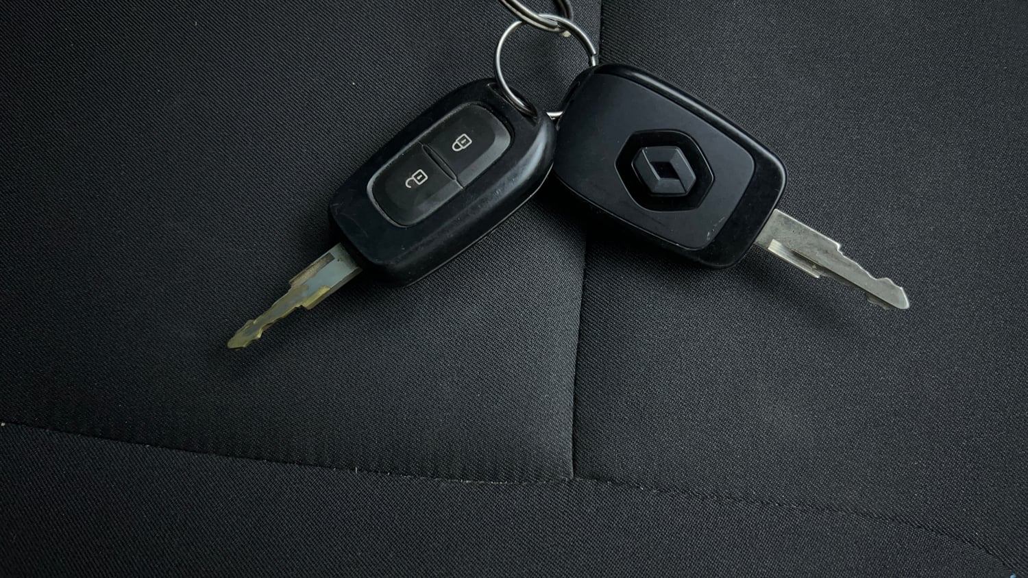 Used 2020 Renault Kwid Neotech RXL Petrol Manual extra CAR KEY VIEW
