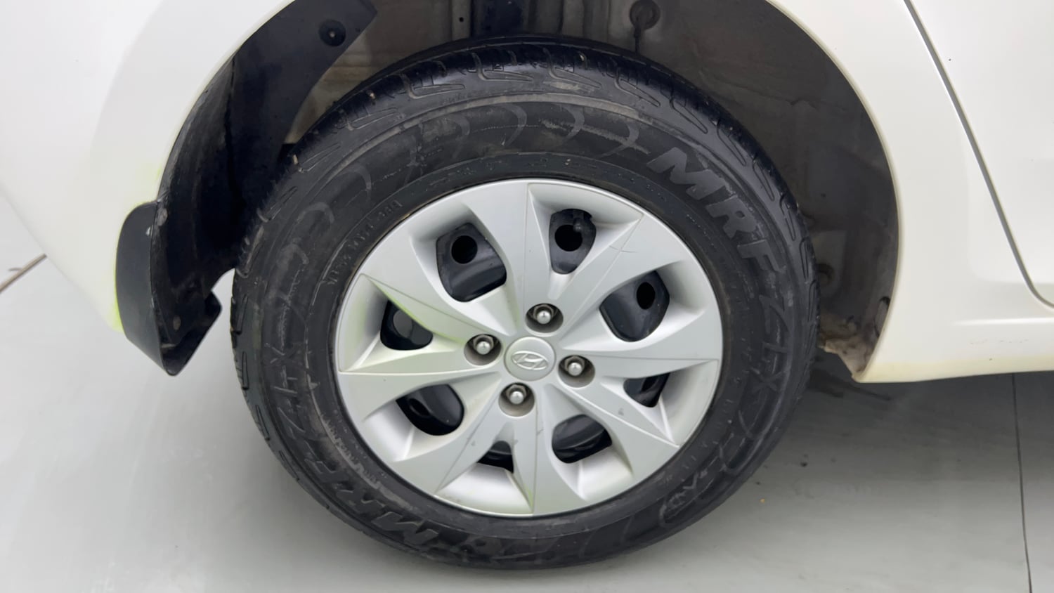 Used 2019 Hyundai Elite i20 Magna Plus 1.2 Petrol Manual tyres RIGHT REAR TYRE RIM VIEW
