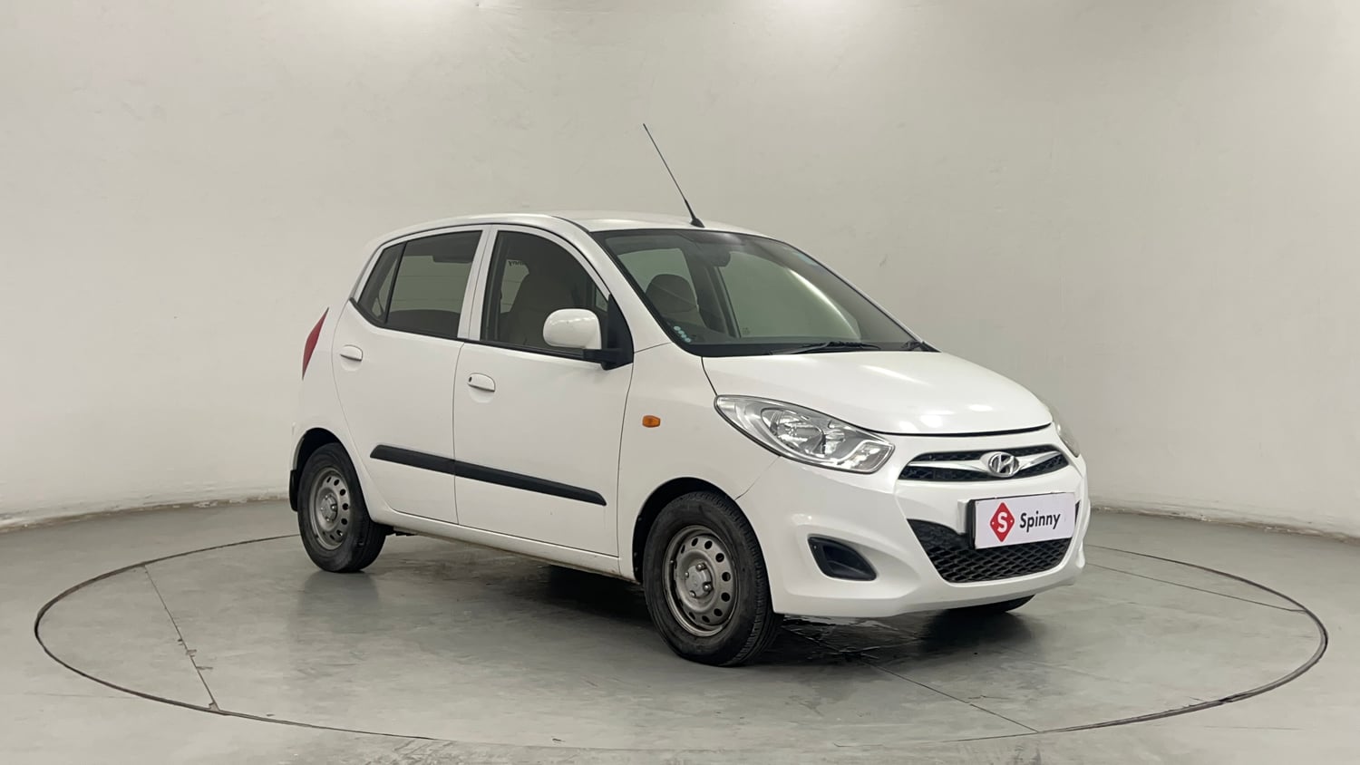 Used 2015 Hyundai i10 Magna 1.1 iRDE2 Petrol Manual exterior RIGHT FRONT CORNER VIEW