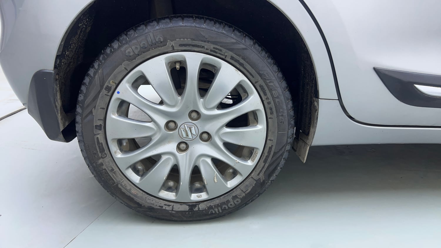 Used 2017 Maruti Suzuki Baleno Zeta 1.3 Diesel Manual tyres RIGHT REAR TYRE RIM VIEW