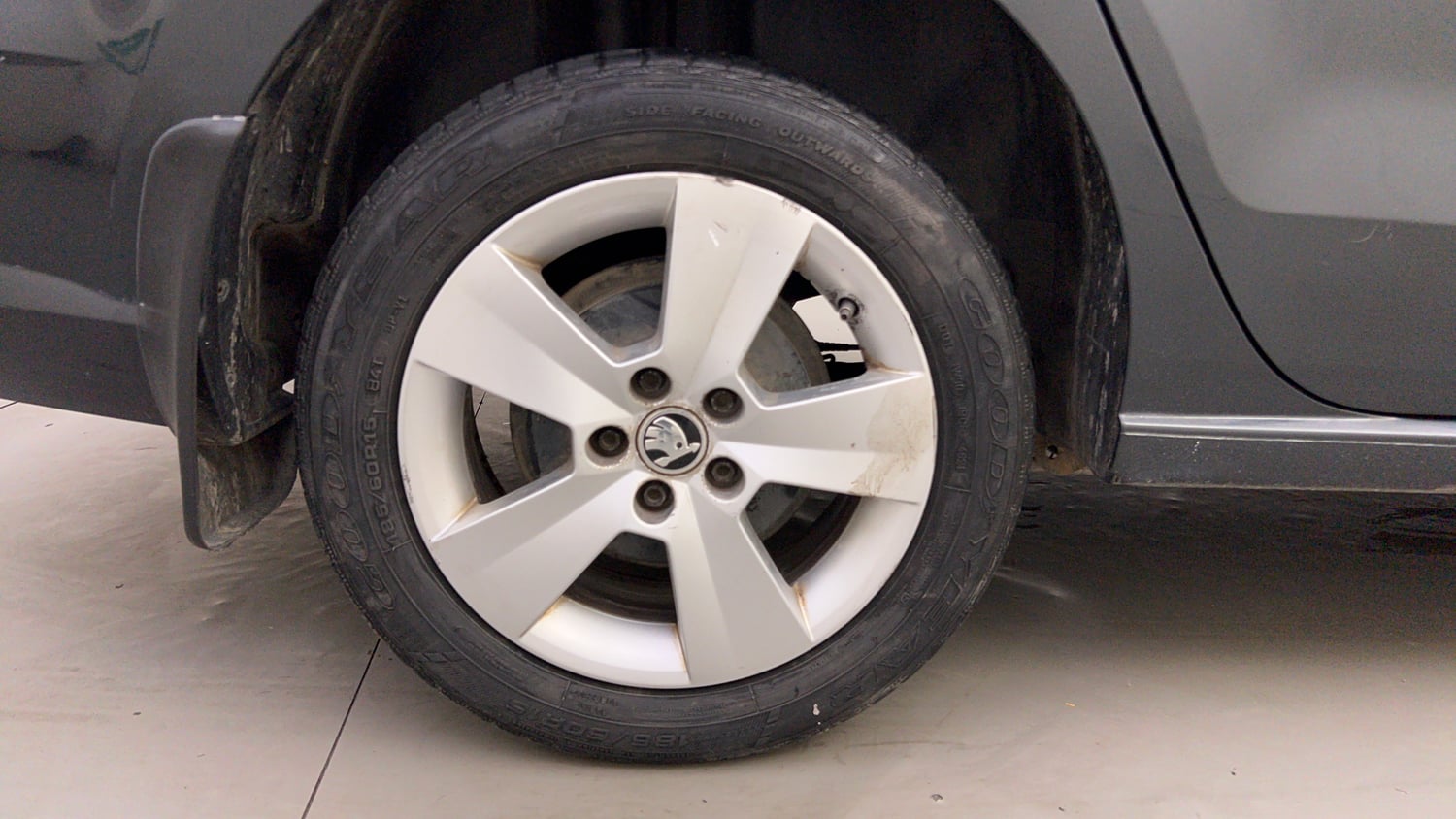 Used 2019 Skoda Rapid Ambition 1.5 TDI AT Diesel Automatic tyres RIGHT REAR TYRE RIM VIEW