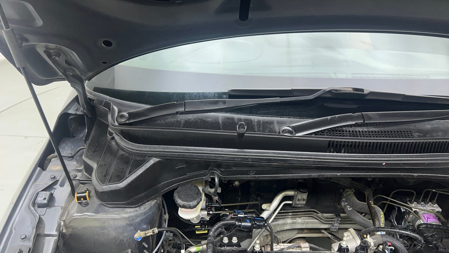 Used 2021 Hyundai i20 Asta 1.2 IVT Petrol Automatic engine ENGINE RIGHT SIDE HINGE & APRON VIEW
