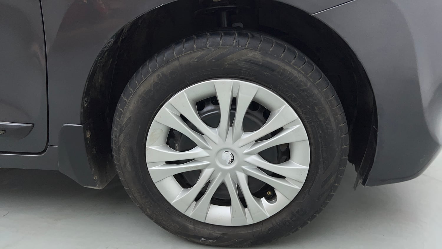 Used 2018 Maruti Suzuki Baleno Delta 1.2 Petrol Manual tyres RIGHT FRONT TYRE RIM VIEW