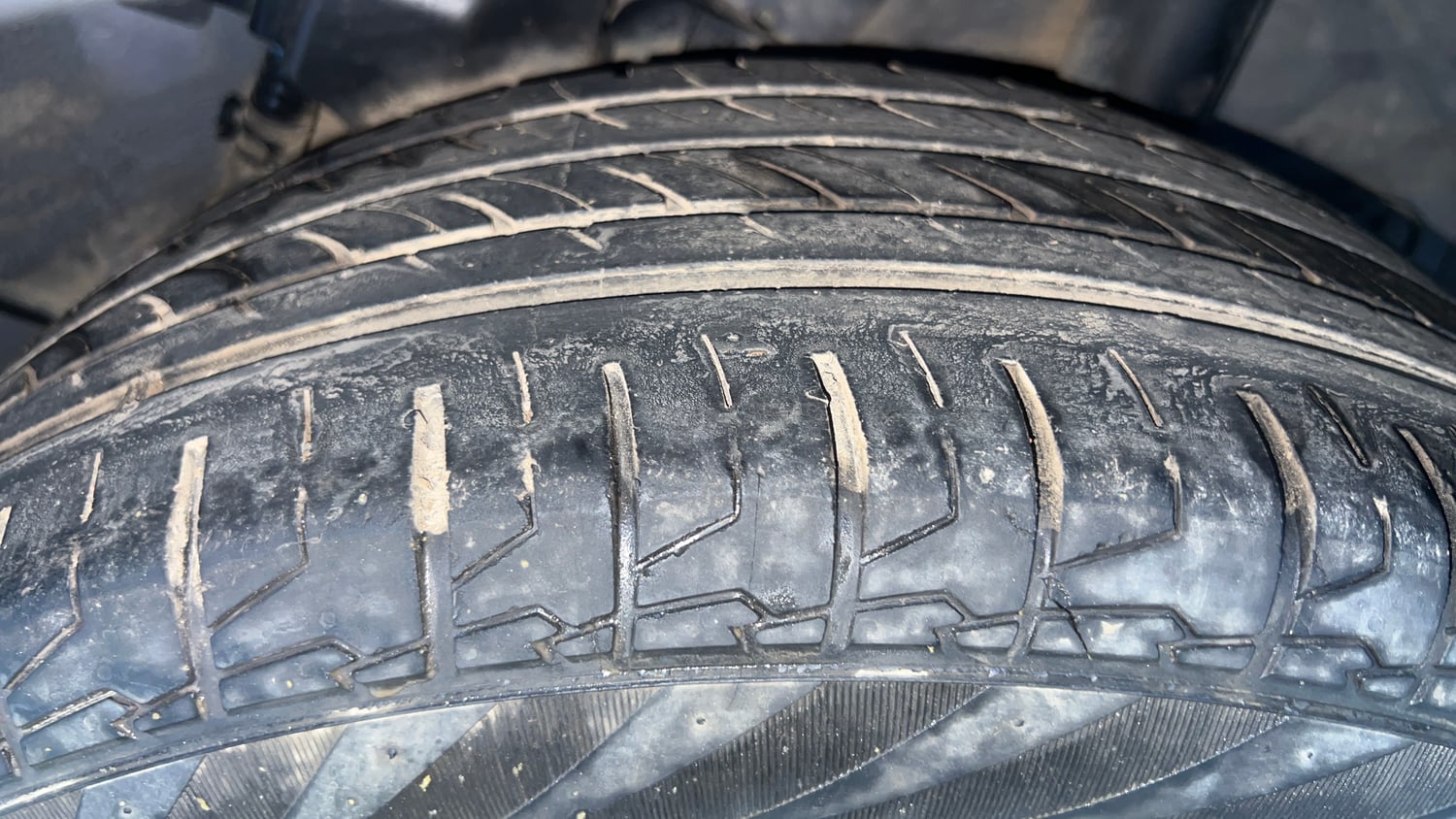 Used 2020 Hyundai Venue SX Plus 1.0 Turbo DCT Petrol Automatic tyres LEFT REAR TYRE TREAD VIEW