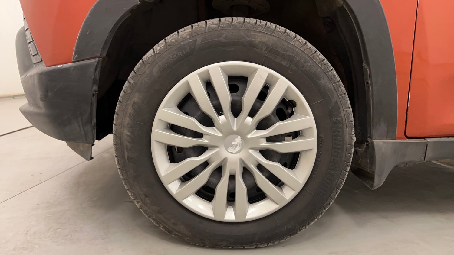Used 2016 Mahindra KUV100 K4 5 STR Petrol Manual tyres LEFT FRONT TYRE RIM VIEW