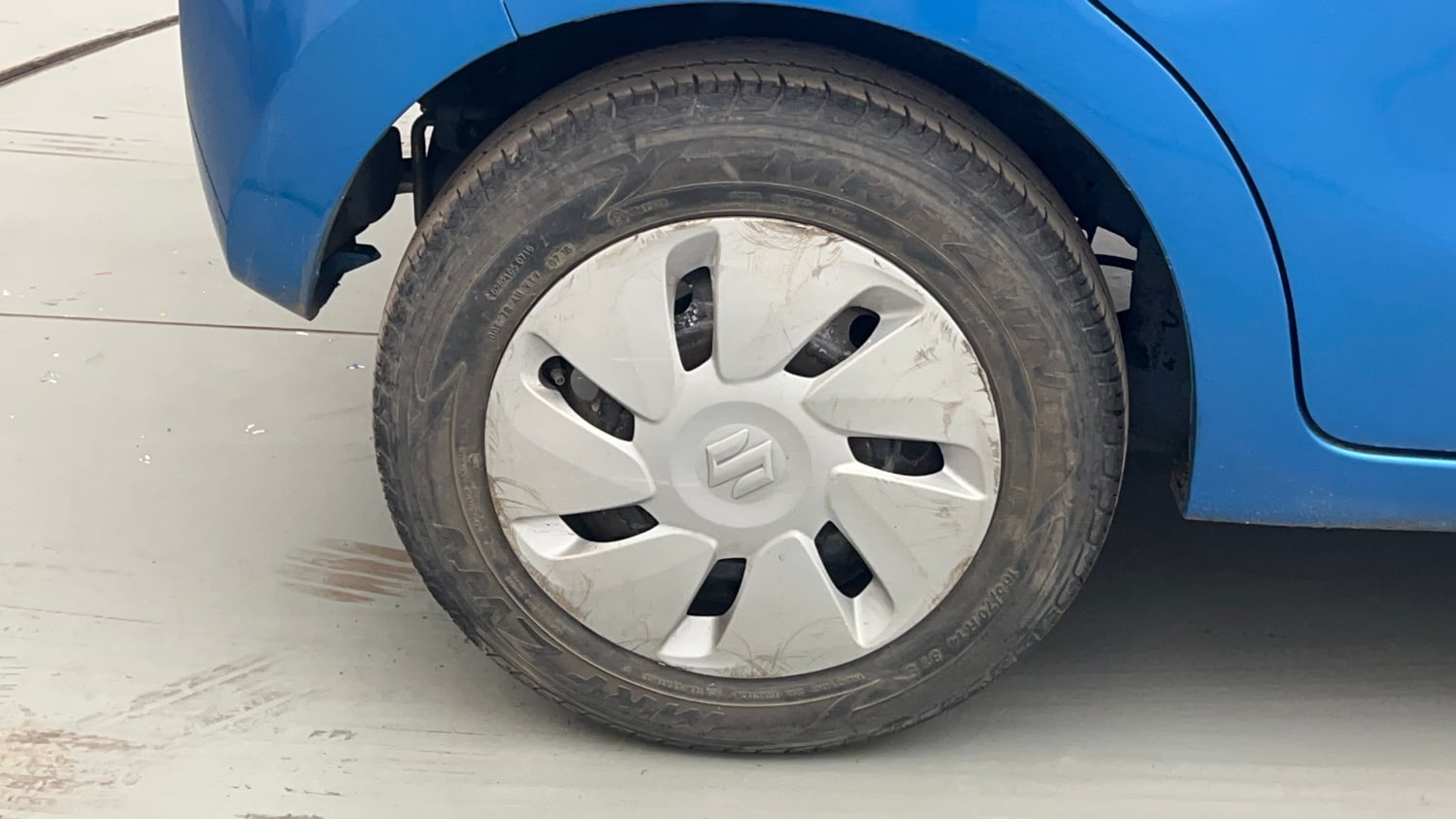 Used 2016 Maruti Suzuki Celerio VXi AMT Petrol Automatic tyres RIGHT REAR TYRE RIM VIEW