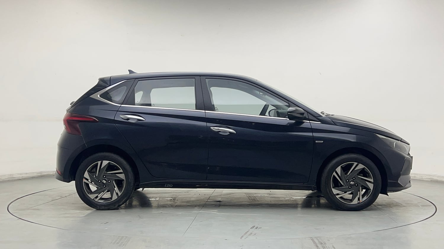 Used 2021 Hyundai i20 Asta 1.2 IVT Petrol Automatic exterior RIGHT SIDE VIEW