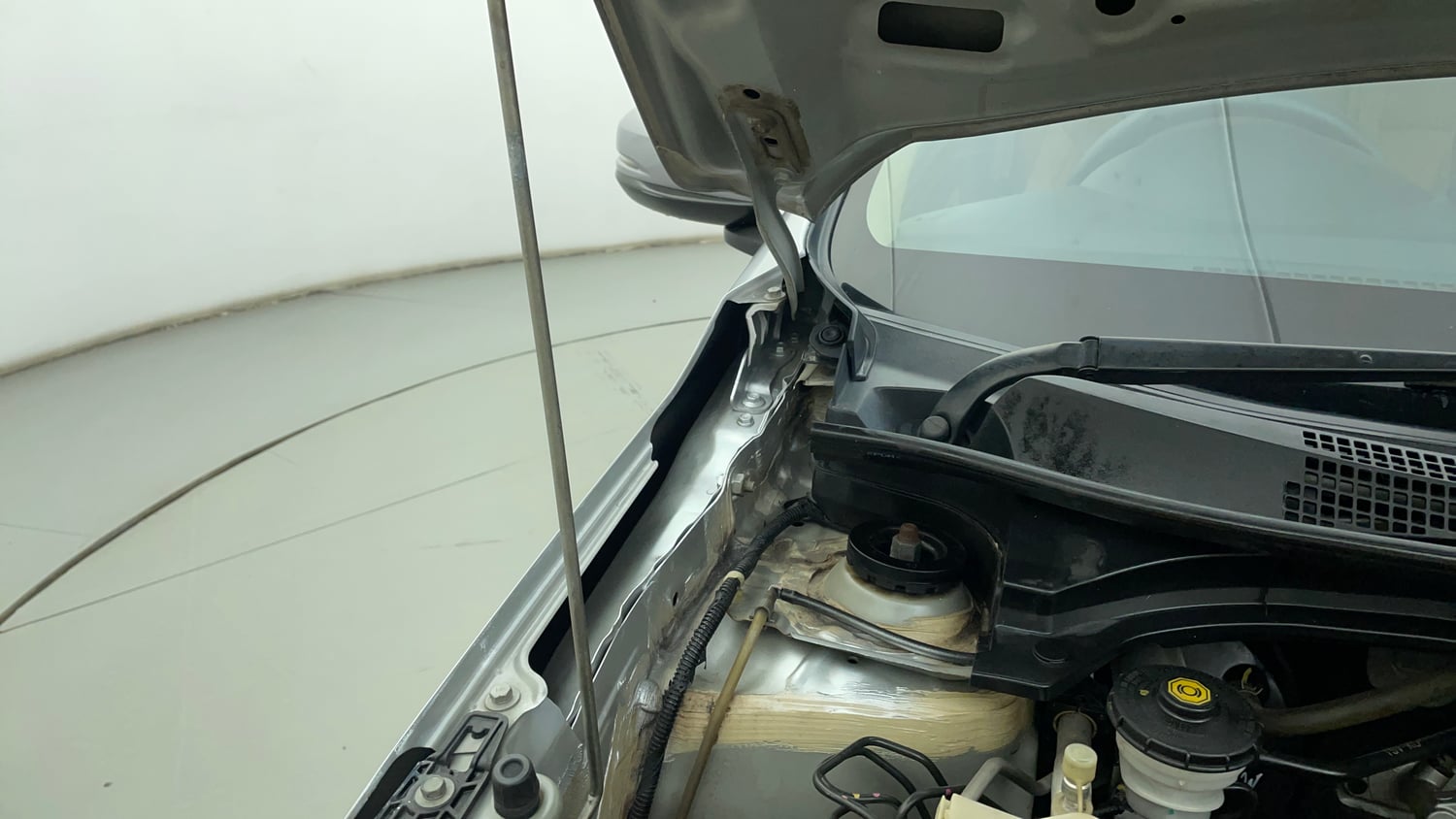 Used 2018 Honda Amaze 1.2 S MT Petrol Petrol Manual engine ENGINE RIGHT SIDE HINGE & APRON VIEW