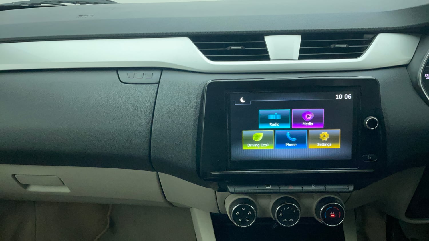 Used 2019 Renault Triber RXZ Petrol Manual interior MUSIC SYSTEM & AC CONTROL VIEW