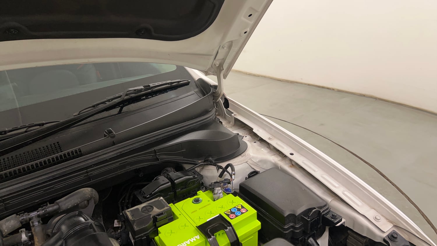 Used 2023 Hyundai Verna SX (O) 1.5 Turbo Petrol MT Petrol Manual engine ENGINE LEFT SIDE HINGE & APRON VIEW