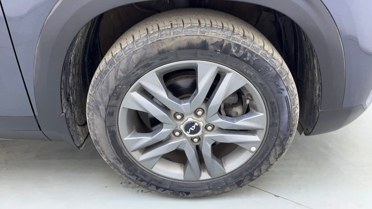Used 2023 Kia Seltos HTX 1.5 Diesel AT Diesel Automatic tyres RIGHT FRONT TYRE RIM VIEW