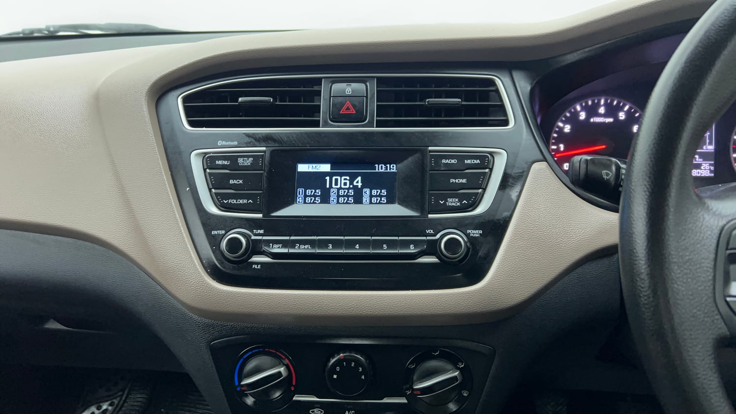 Used 2019 Hyundai Elite i20 Magna Plus 1.2 Petrol Manual top_features Integrated (in-dash) music system