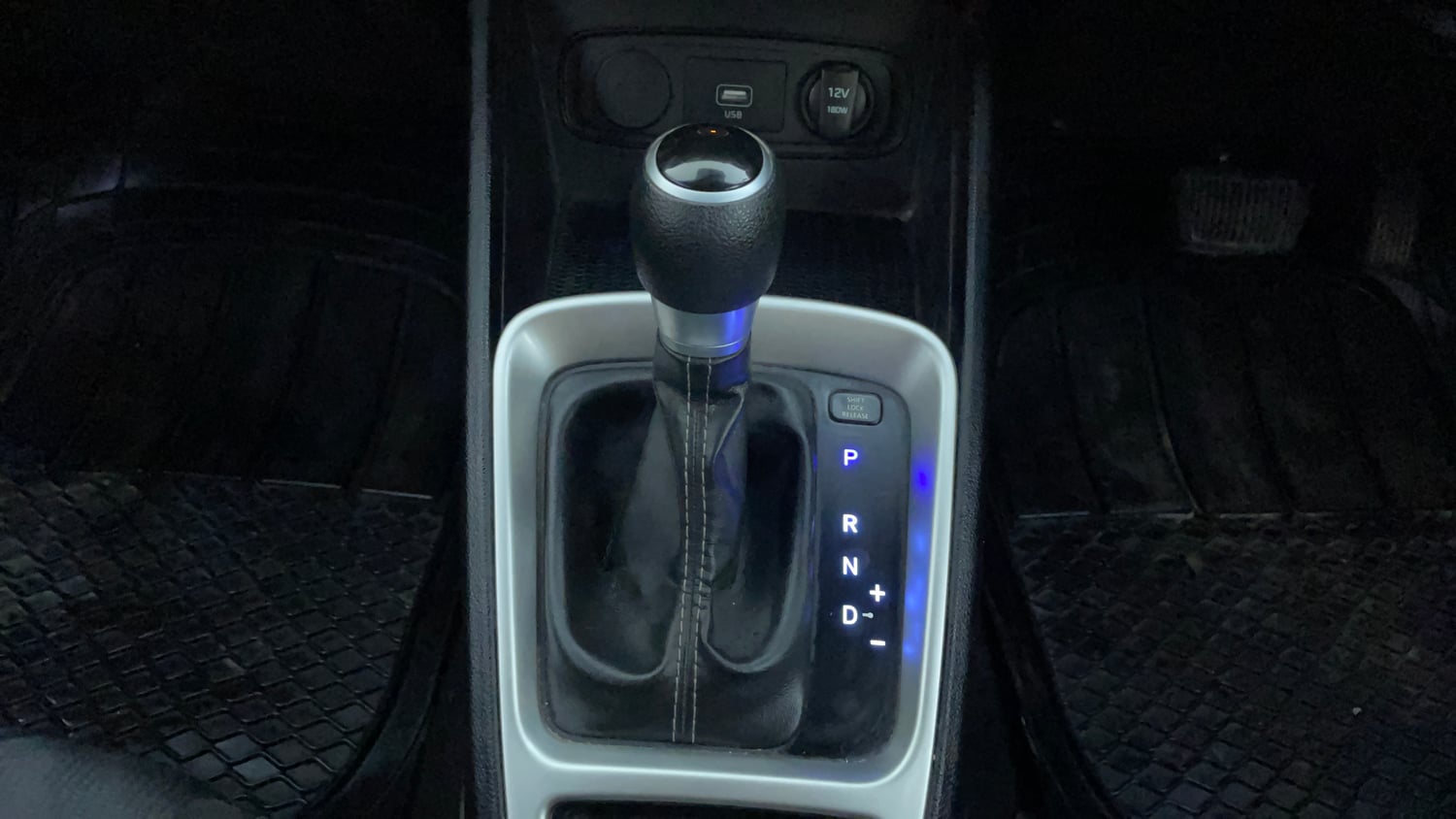 Used 2019 hyundai Venue S 1.0 AT Turbo Petrol Petrol Automatic interior GEAR  KNOB VIEW