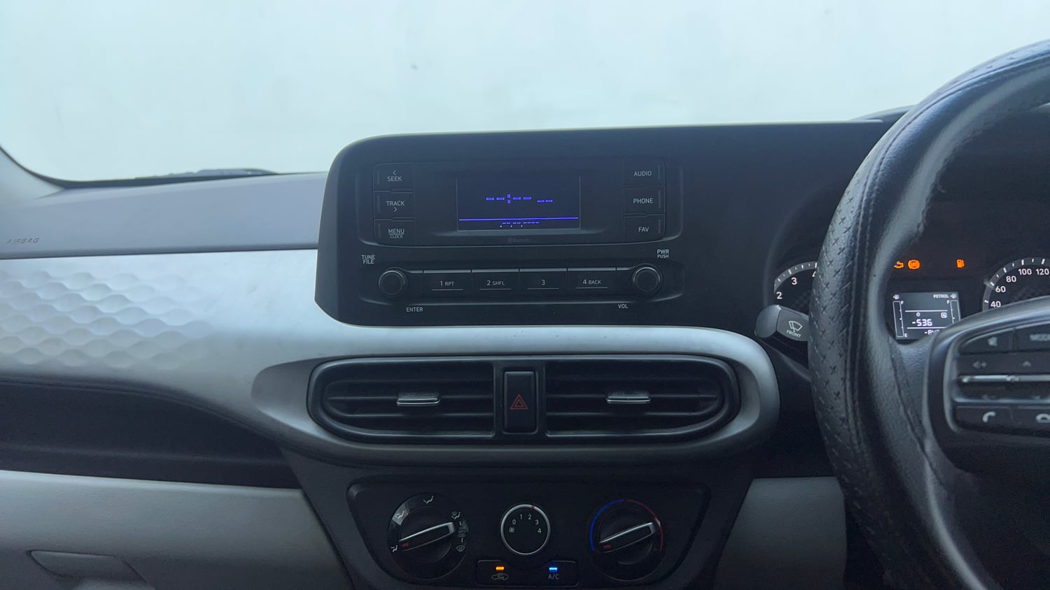 Used 2022 Hyundai Grand i10 Nios Magna 1.2 Kappa VTVT CNG Cng Manual top_features Integrated (in-dash) music system
