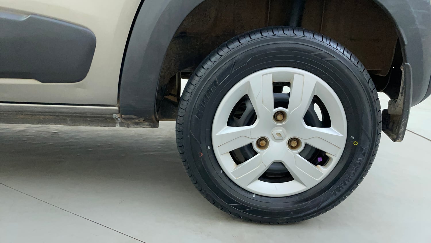 Used 2016 Renault Kwid RXL Petrol Manual tyres LEFT REAR TYRE RIM VIEW
