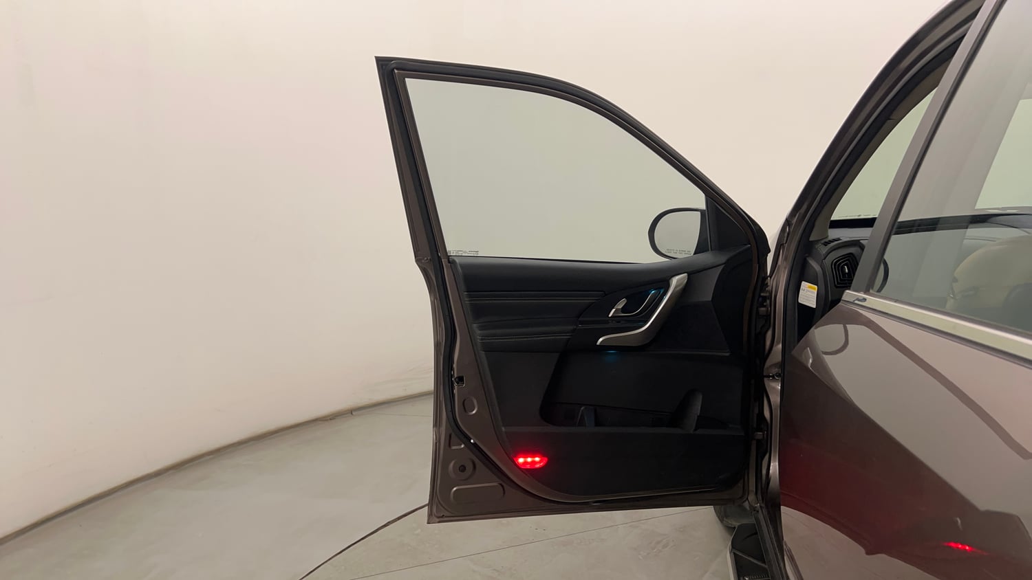 Used 2021 Mahindra XUV500 W11 Diesel Manual interior LEFT FRONT DOOR OPEN VIEW