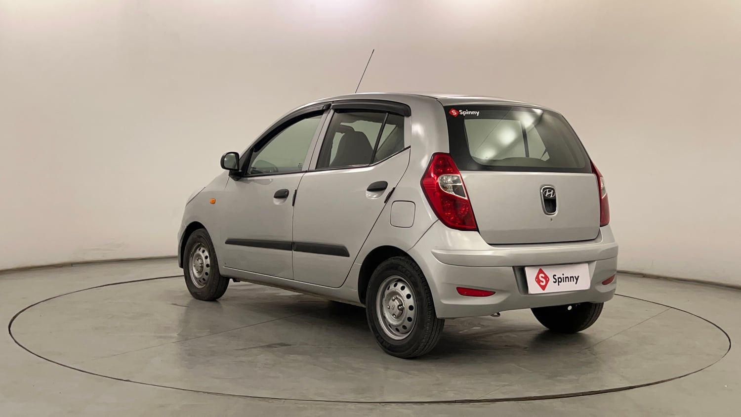 Used 2014 Hyundai i10 Magna 1.1 iRDE2 Petrol Manual exterior LEFT REAR CORNER VIEW