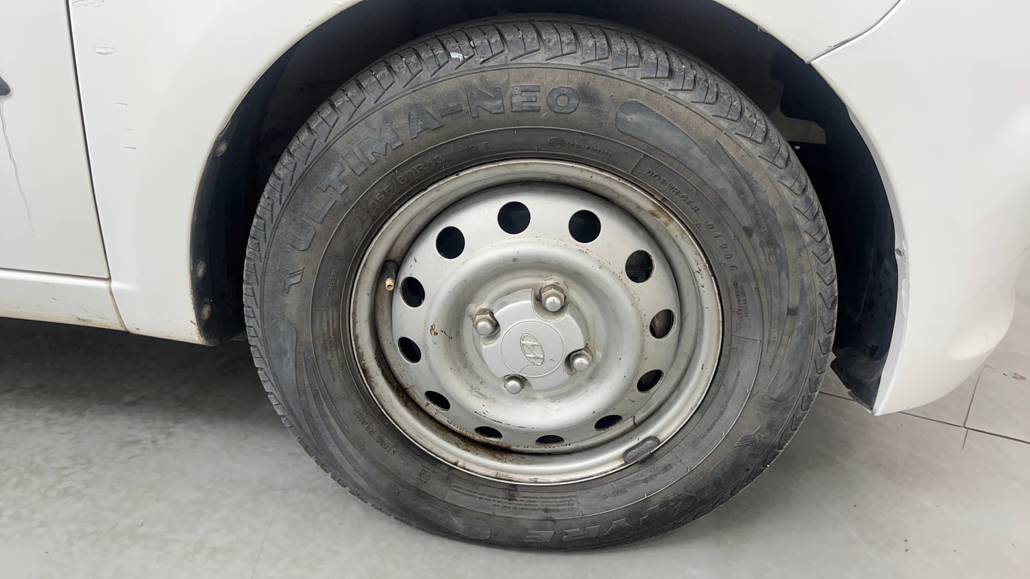 Used 2015 Hyundai i10 Magna 1.1 iRDE2 Petrol Manual tyres RIGHT FRONT TYRE RIM VIEW