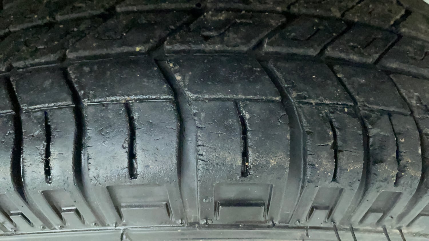 Used 2021 Maruti Suzuki Eeco 5 STR WITH A/C+HTR Petrol Manual tyres RIGHT FRONT TYRE TREAD VIEW