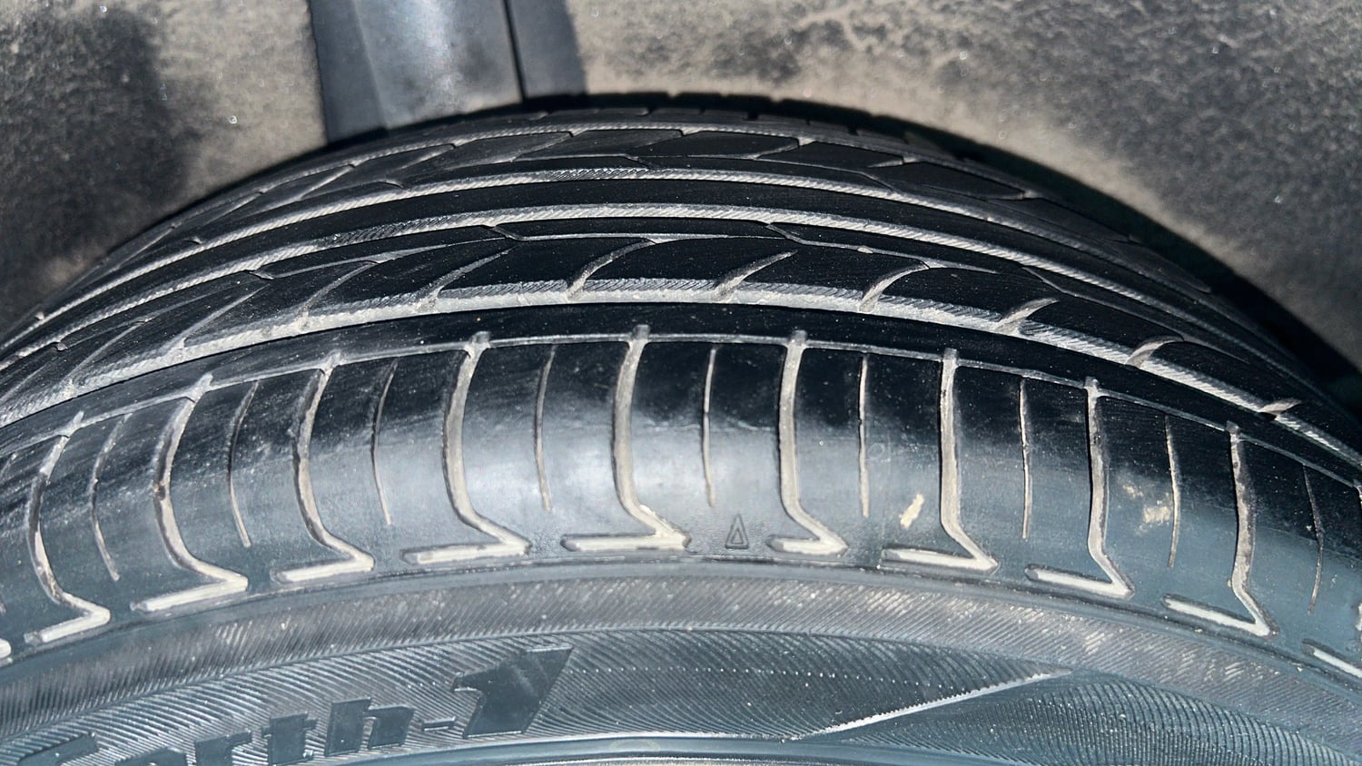 Used 2017 Maruti Suzuki Baleno Delta 1.2 Petrol Manual tyres RIGHT REAR TYRE TREAD VIEW