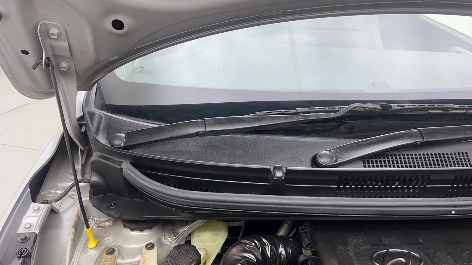 Used 2022 Hyundai Grand i10 Nios Magna 1.2 Kappa VTVT Petrol Manual engine ENGINE RIGHT SIDE HINGE & APRON VIEW