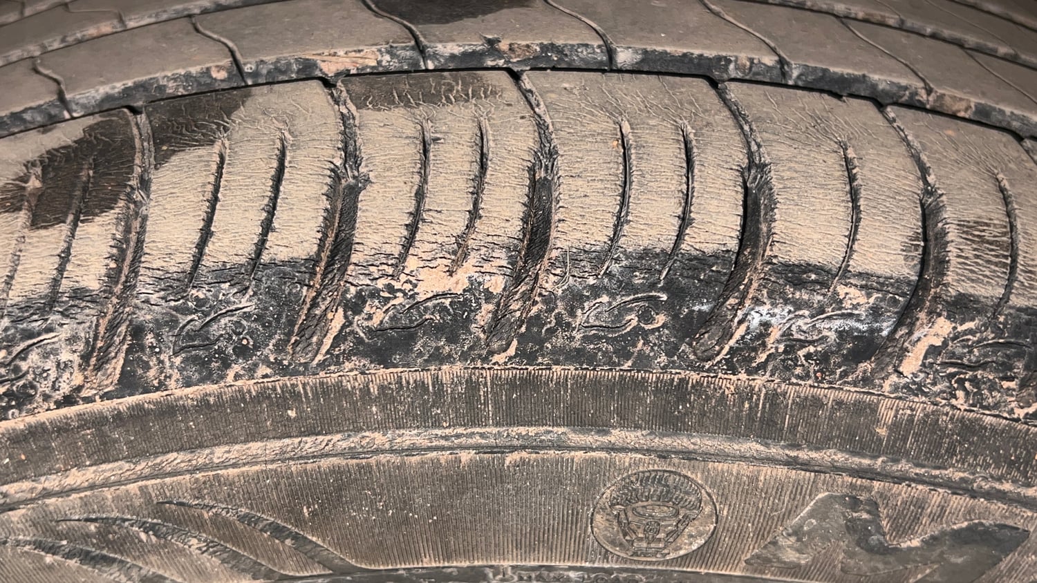 Used 2021 Mahindra XUV 300 W8 (O) 1.2 Petrol Petrol Manual tyres RIGHT FRONT TYRE TREAD VIEW