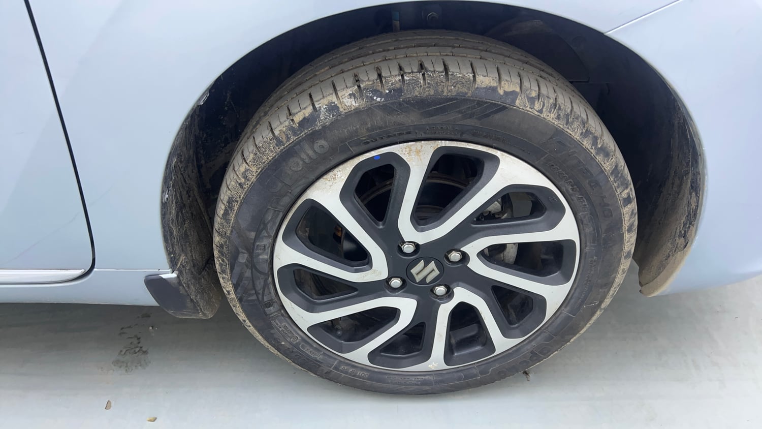 Used 2024 Maruti Suzuki Baleno Alpha MT Petrol Manual tyres RIGHT FRONT TYRE RIM VIEW