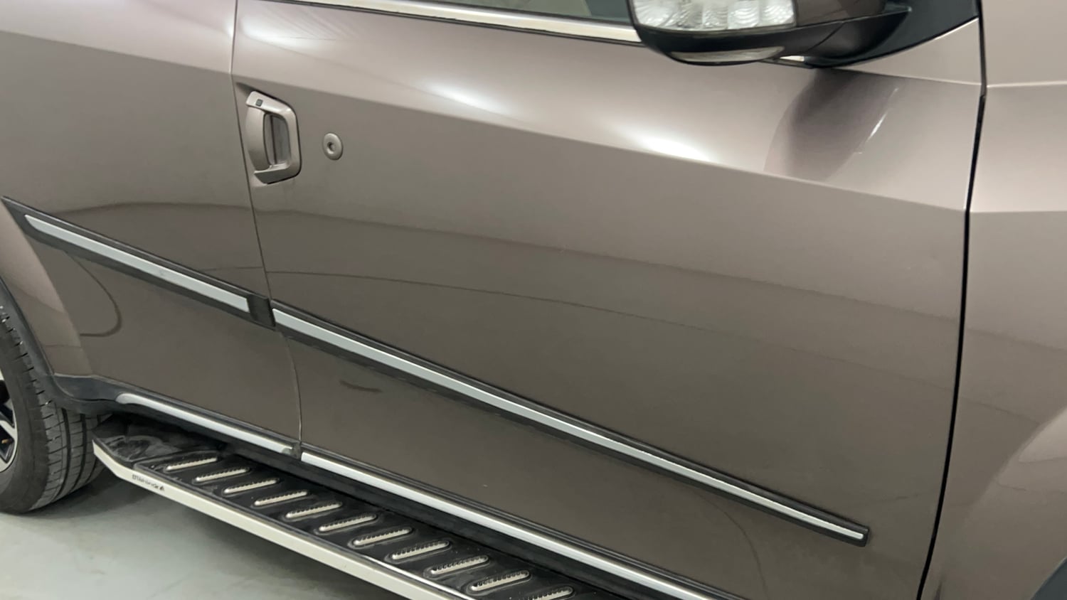 Used 2021 Mahindra XUV500 W11 Diesel Manual dents MINOR SCRATCH