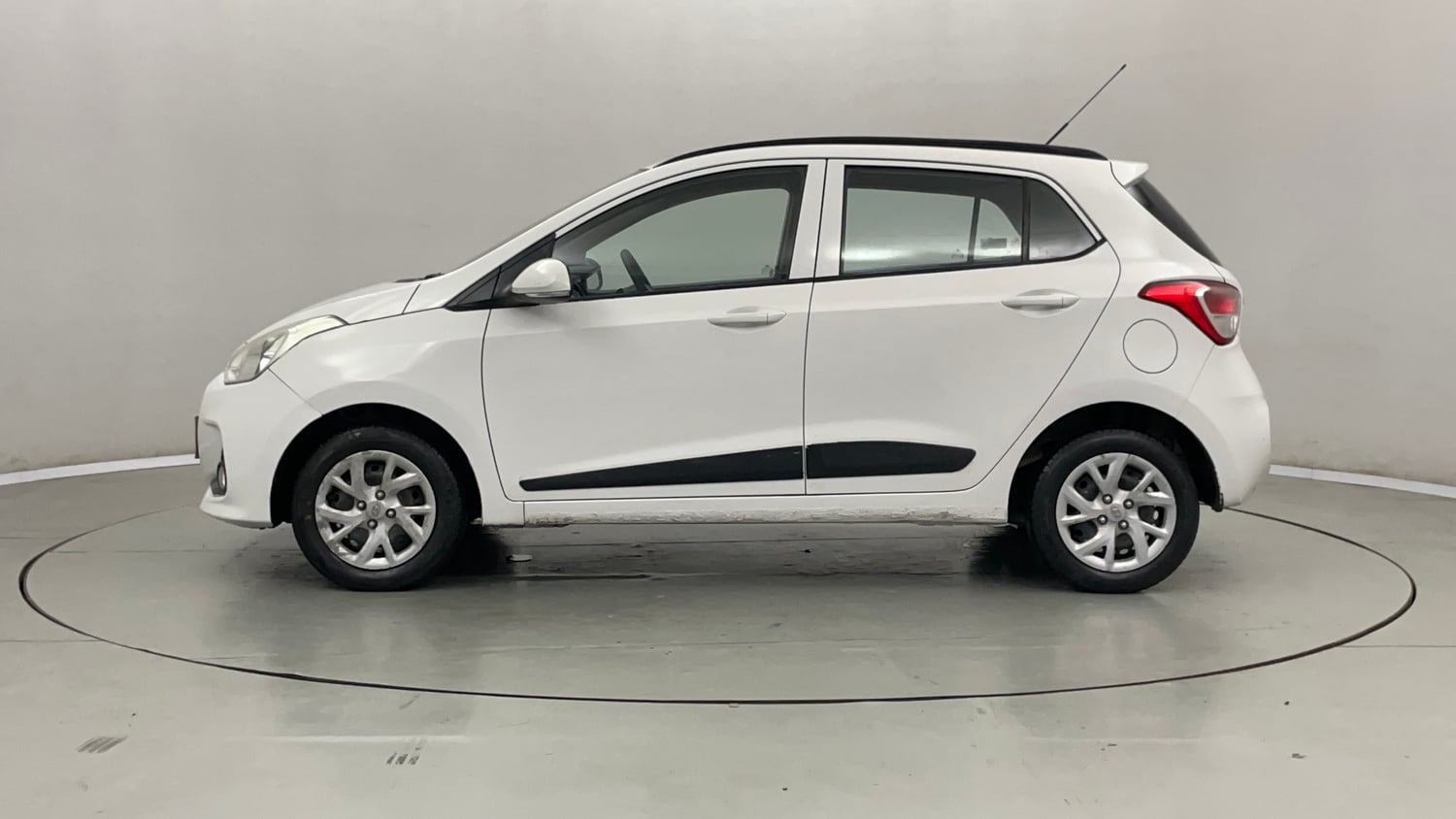 Used 2017 Hyundai Grand i10 Sportz (O) 1.2 Kappa VTVT Petrol Manual exterior LEFT SIDE VIEW