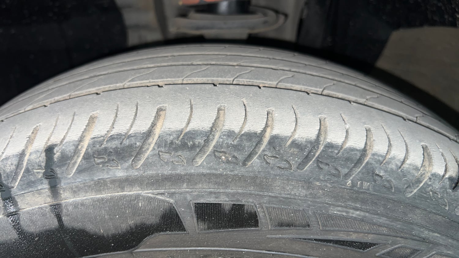 Used 2023 Nissan Magnite XV Premium Turbo Petrol Manual tyres LEFT FRONT TYRE TREAD VIEW
