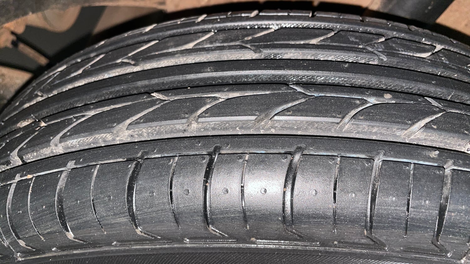 Used 2016 Renault Kwid RXL Petrol Manual tyres LEFT REAR TYRE TREAD VIEW