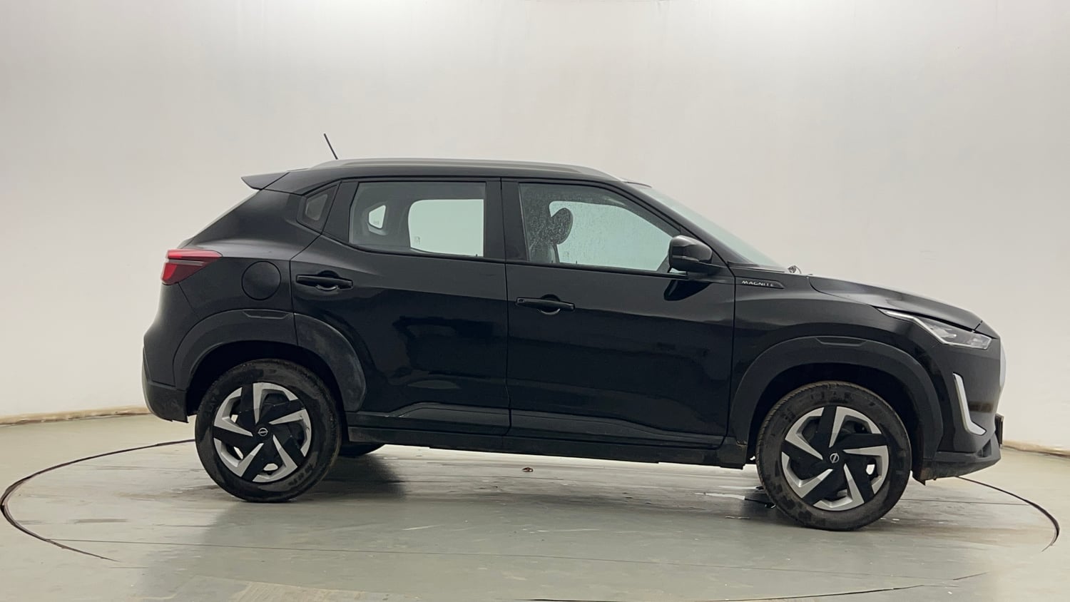 Used 2023 Nissan Magnite XL Petrol Manual exterior RIGHT SIDE VIEW