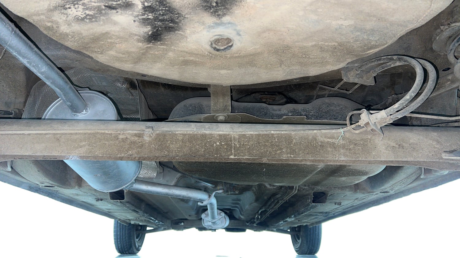 Used 2018 Renault Kwid 1.0 RXL Petrol Manual extra REAR UNDERBODY VIEW (TAKEN FROM REAR)