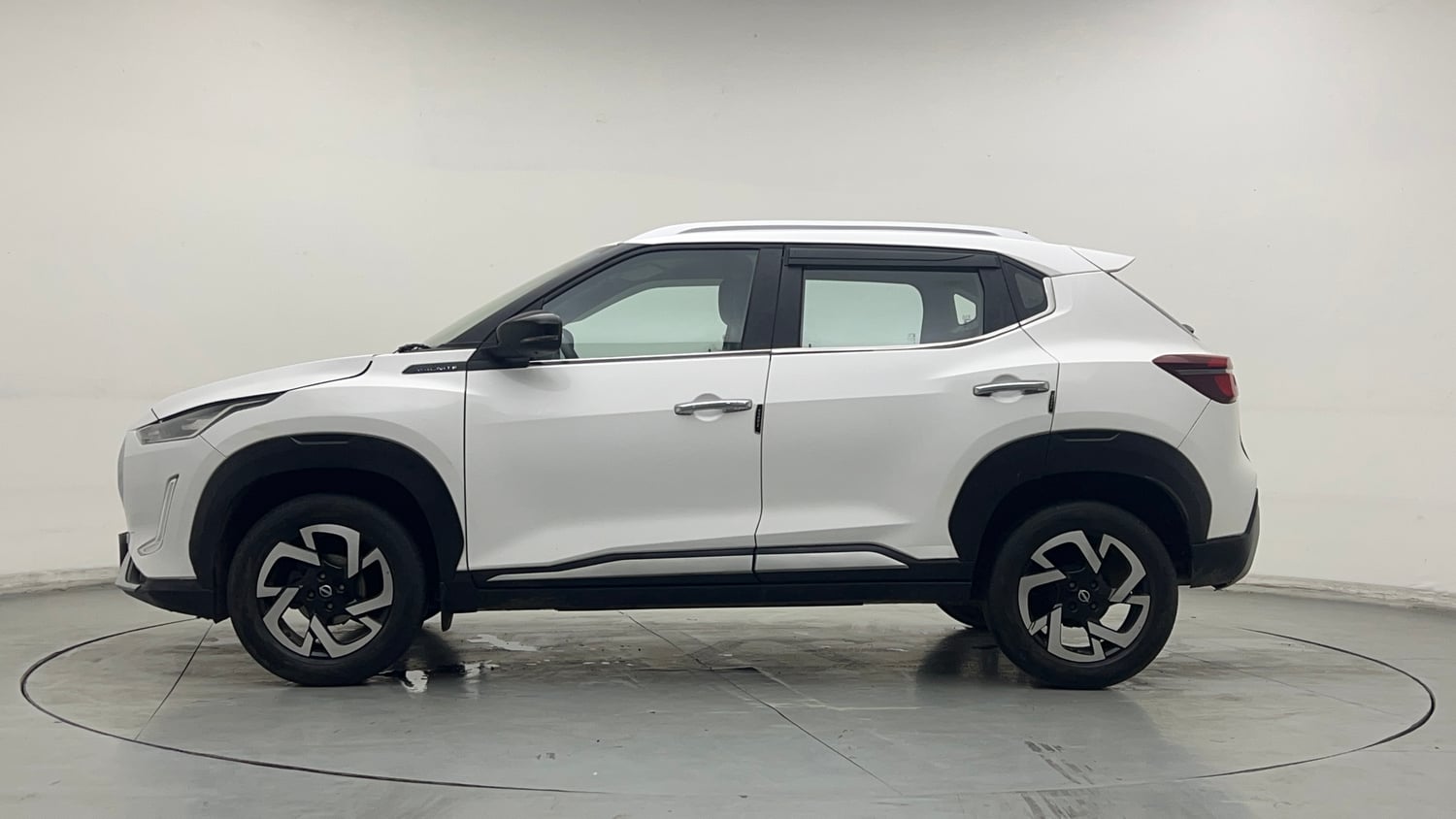 Used 2022 Nissan Magnite XV Turbo Petrol Manual exterior LEFT SIDE VIEW