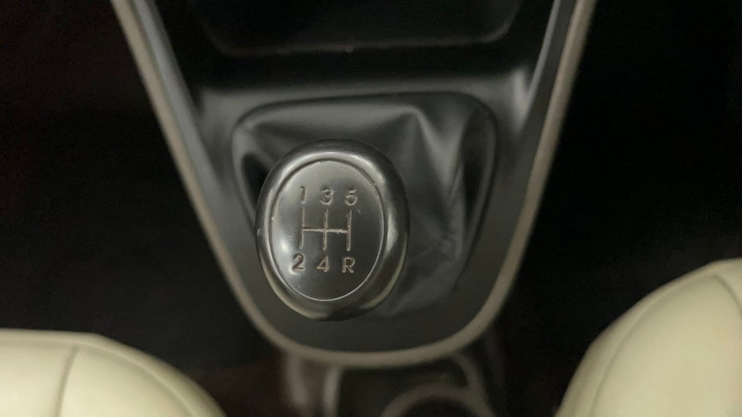 Used 2014 Hyundai i10 Magna 1.1 iRDE2 Petrol Manual interior GEAR  KNOB VIEW