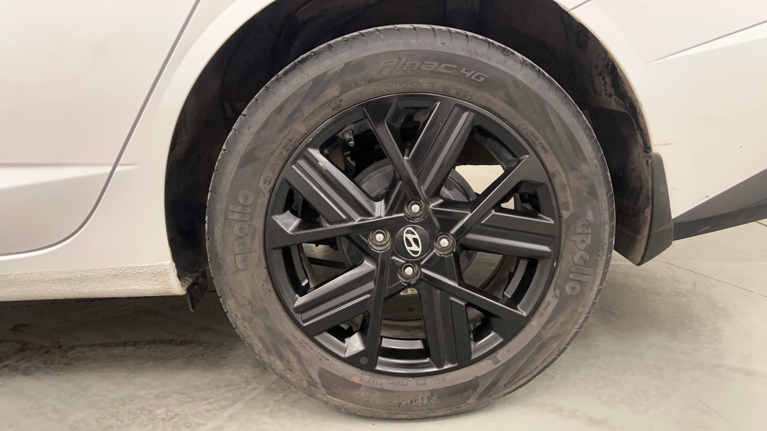 Used 2023 Hyundai Verna SX (O) 1.5 Turbo Petrol MT Petrol Manual tyres LEFT REAR TYRE RIM VIEW