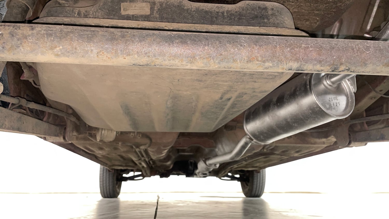 Used 2016 Maruti Suzuki Alto 800 Lxi Petrol Manual extra REAR UNDERBODY VIEW (TAKEN FROM REAR)