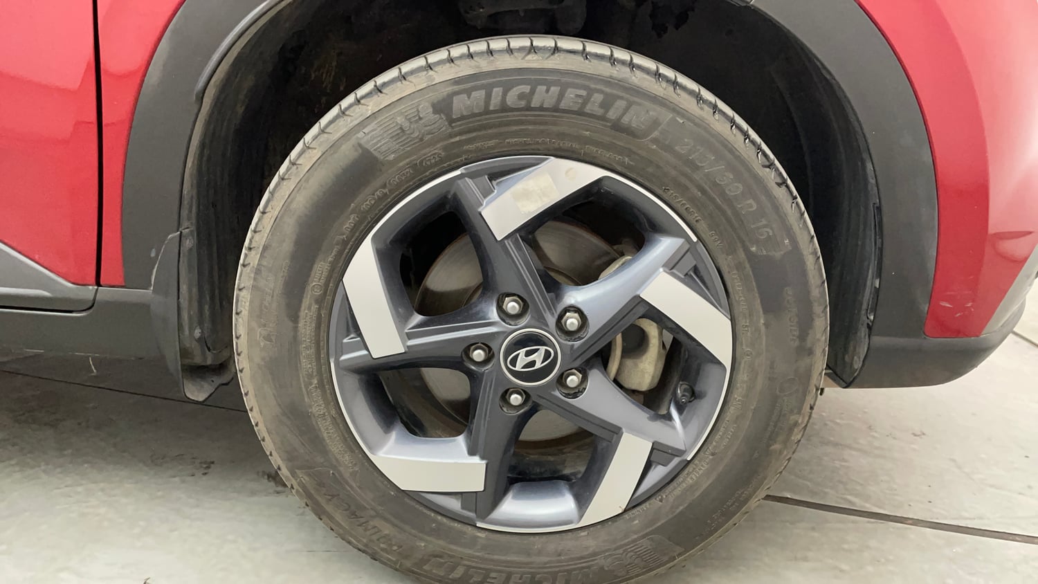 Used 2022 Hyundai Venue SX 1.0 Turbo Petrol Manual tyres RIGHT FRONT TYRE RIM VIEW
