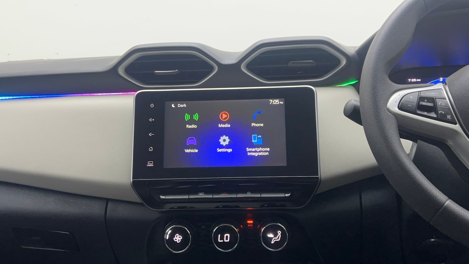 Used 2022 Nissan Magnite XV Turbo Petrol Manual interior MUSIC SYSTEM & AC CONTROL VIEW