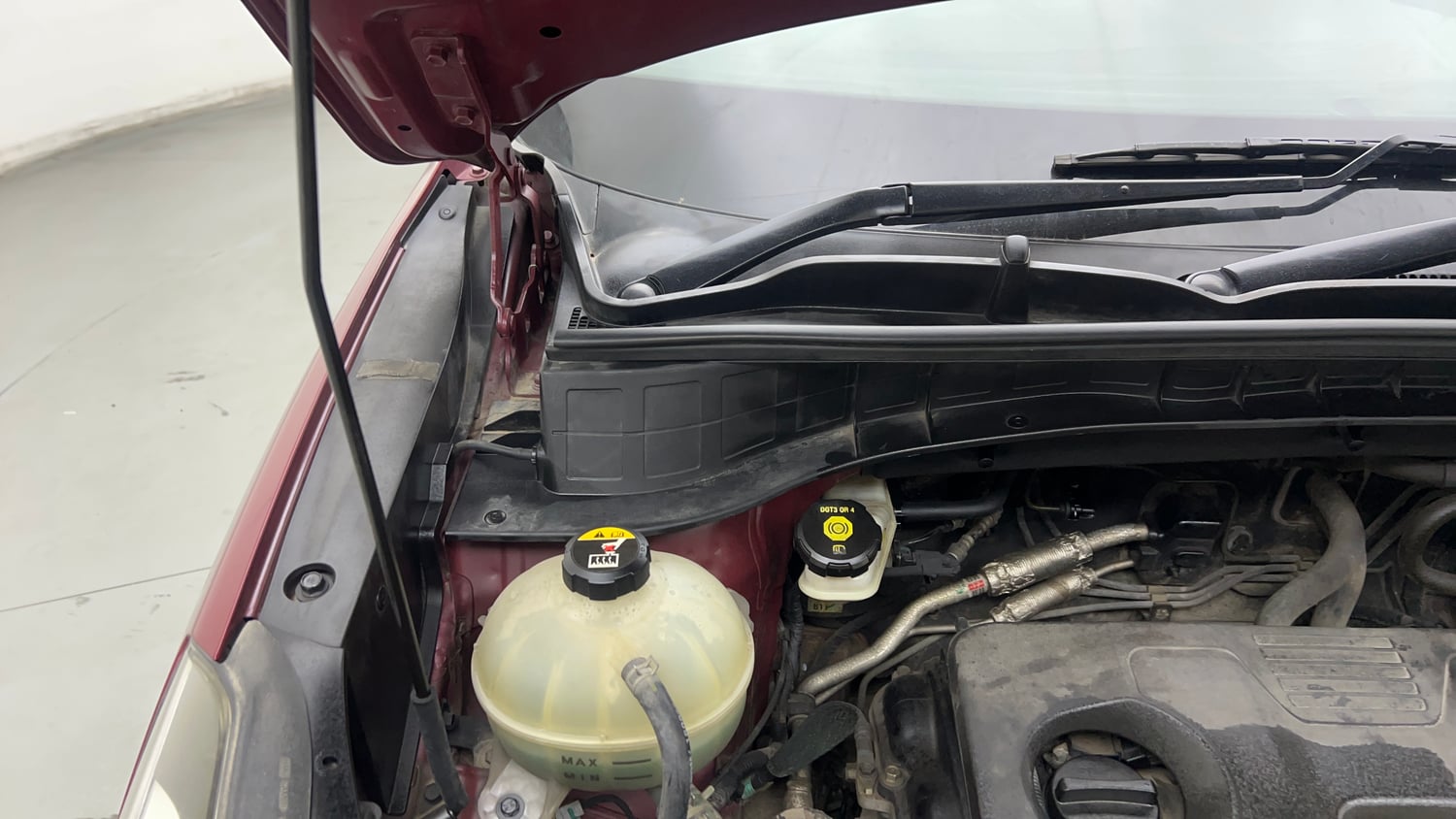 Used 2017 Hyundai Tucson 2WD MT Petrol Petrol Manual engine ENGINE RIGHT SIDE HINGE & APRON VIEW