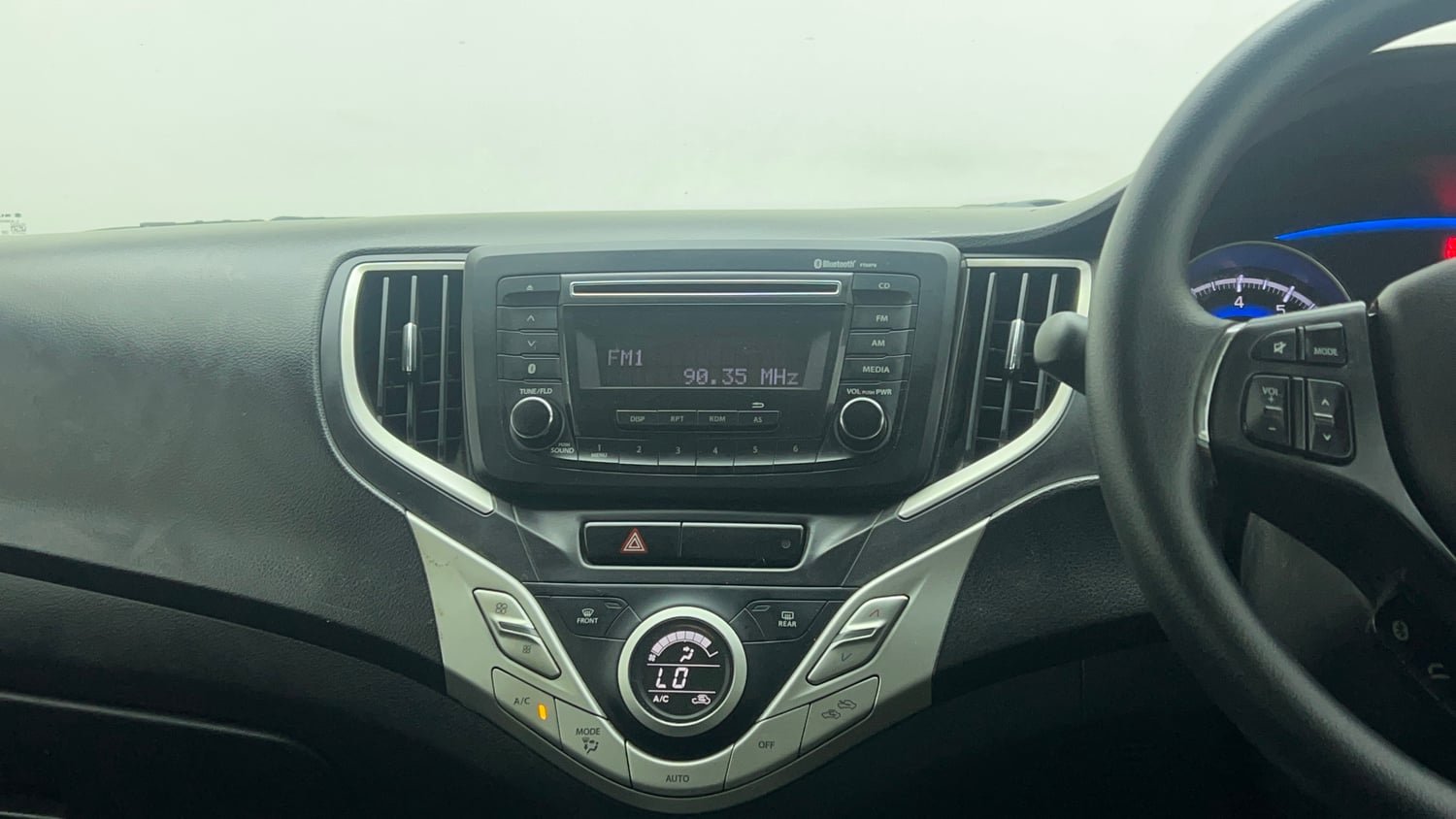 Used 2017 Maruti Suzuki Baleno Delta 1.2 Petrol Manual top_features Integrated (in-dash) music system