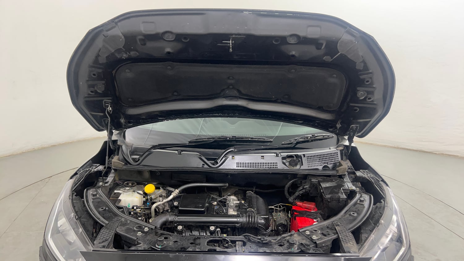 Used 2023 Nissan Magnite XV Petrol Manual engine ENGINE & BONNET OPEN FRONT VIEW