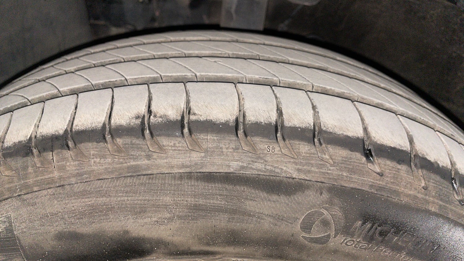 Used 2022 Hyundai Venue SX 1.0 Turbo Petrol Manual tyres LEFT FRONT TYRE TREAD VIEW