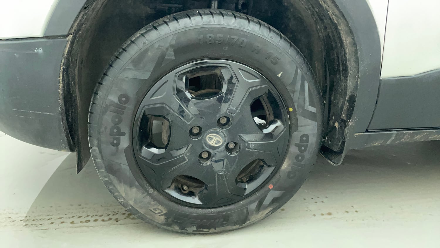 Used 2023 Tata Punch Accomplished AMT Petrol Automatic tyres LEFT FRONT TYRE RIM VIEW